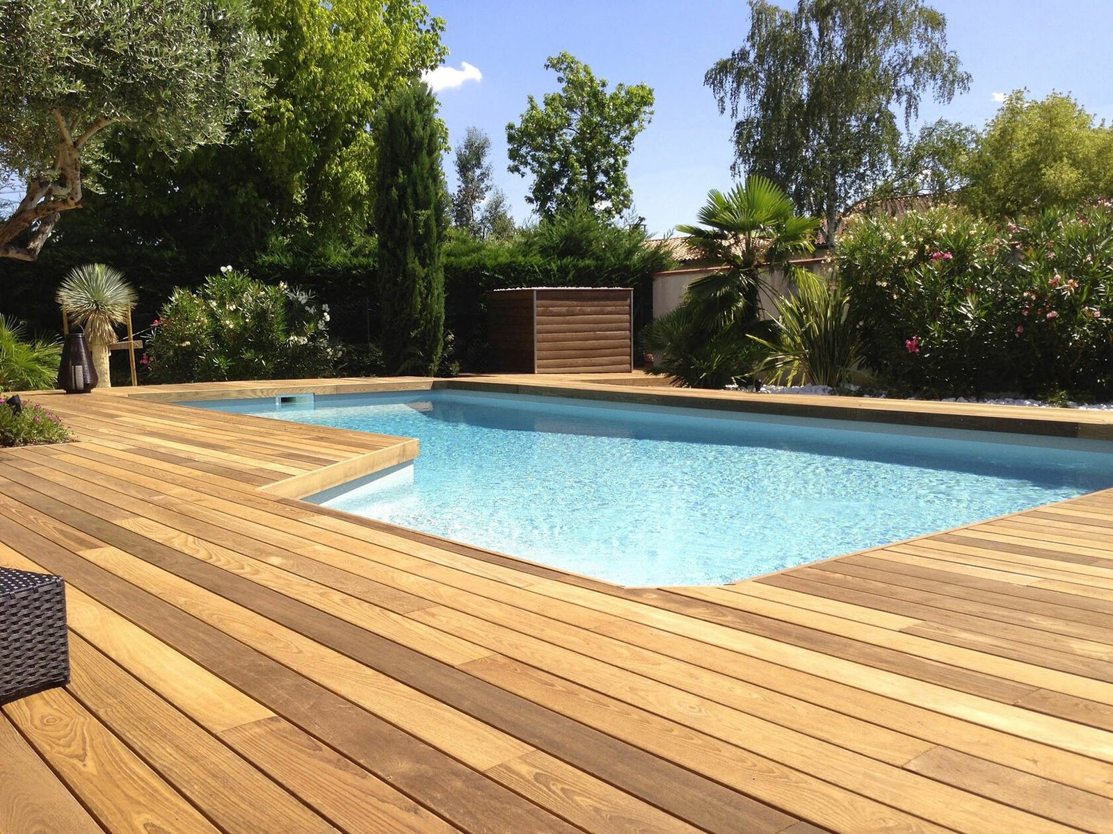 swimming pool deck
